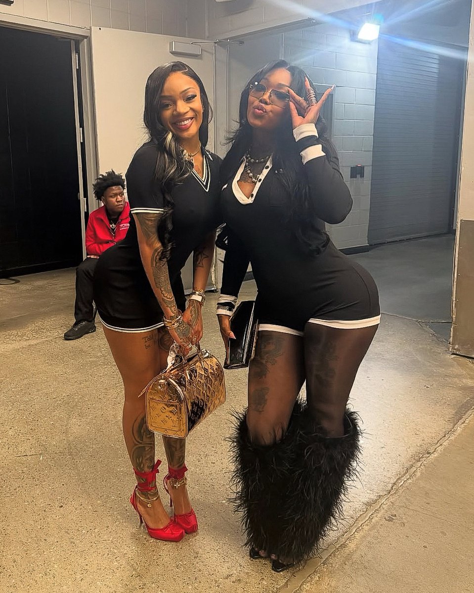Glorilla &amp; Summer Walker at the Atlanta Hawks game 😍🖤 <a href="/GloTheofficial/">GloRilla 🦍</a> <a href="/IAMSUMMERWALKER/">SUMMER WALKER</a>
