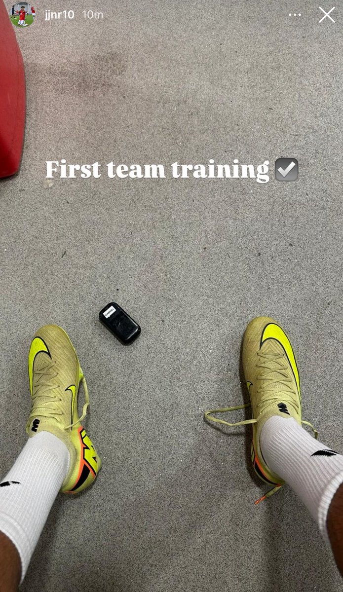 mufcMPB's tweet image. 🚨🚨🌟 BREAKING!!
15-year-old JJ Gabriel took part in Manchester United FIRST-TEAM training today! #MUFC