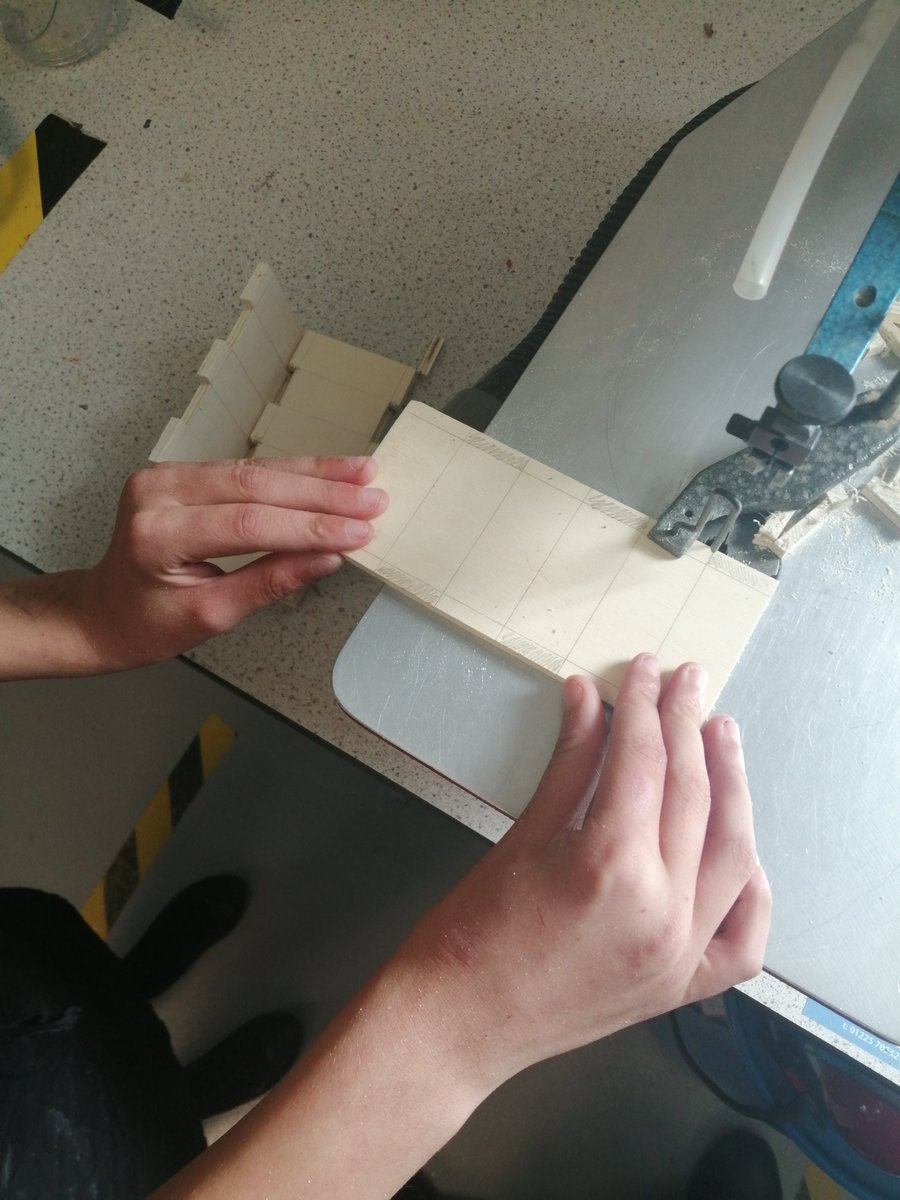 Tong_School's tweet image. Student Spotlight! A massive well done to one of our incredibly talented Y8 pupils who has created a comb joint trinket box that looks so professional — the craftsmanship is outstanding and you can really see the effort and care she’s put into it. #DesignTechnology #creative