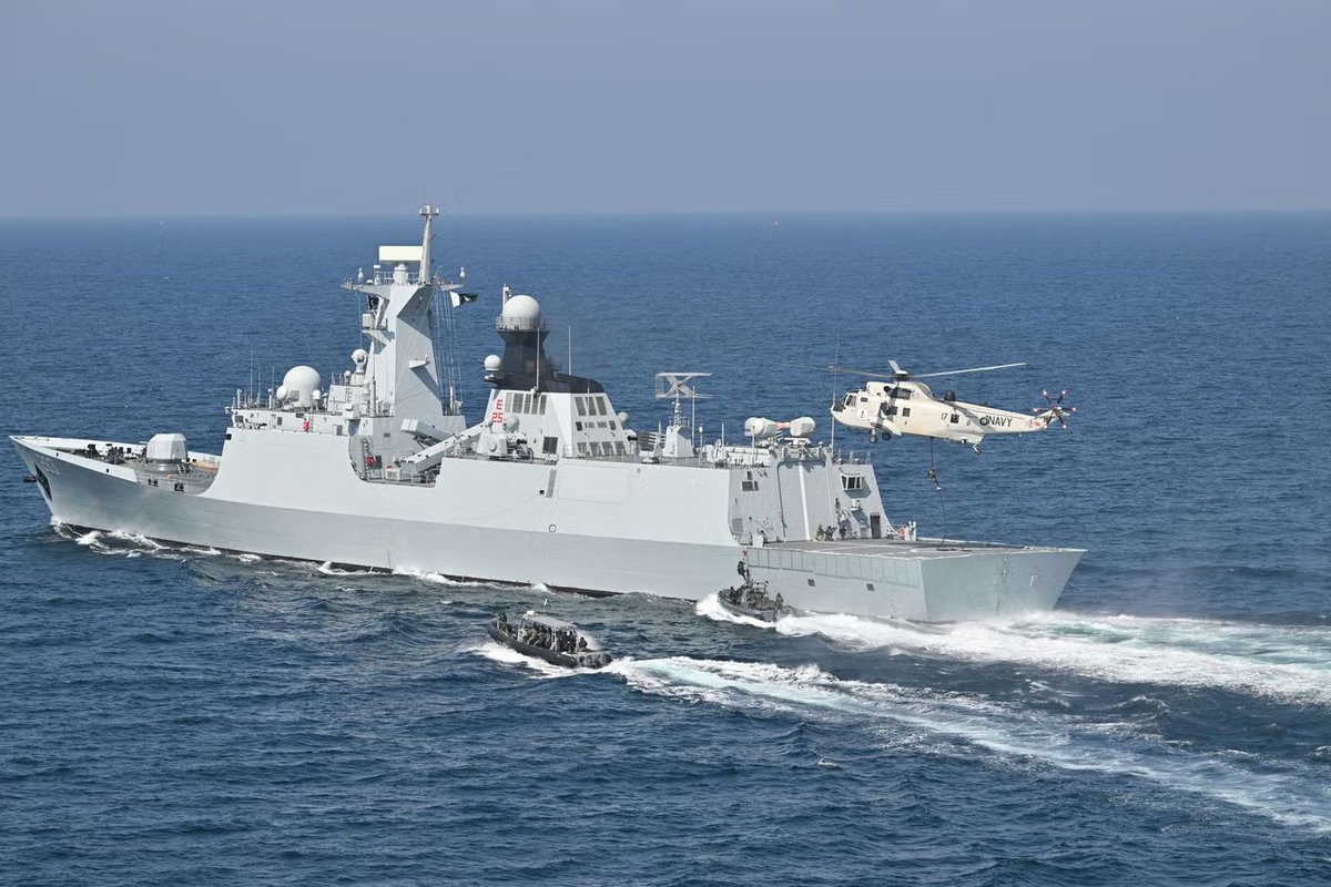 MarioNawfal's tweet image. 🇵🇰 PAKISTAN NAVY SEIZES $1 BILLION IN METH AND COCAINE IN ARABIAN SEA

Pakistan's navy just pulled off one of the biggest drug busts ever, intercepting 2 "stateless" vessels in the Arabian Sea within 48 hours and seizing several tons of crystal meth plus cocaine worth an…