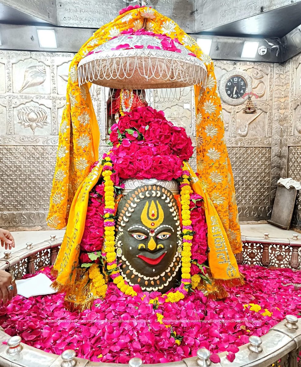 श्री महाकालेश्वर ज्योतिर्लिंग जी के आज के संध्या आरती शृंगार दर्शन 🙏🚩