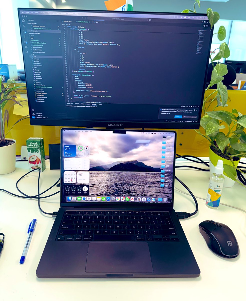 Mayank_Msd's tweet image. Minimal desk. Maximum focus.
One screen for code, one for clarity 🌊
How’s your coding setup looking today chaos or clean? 😅
#DeskSetup #CodingMotivation #LearnToCode #DeveloperJourney #SoftwareEngineer #RemoteWork #CodeEveryday #ProductivitySetup #MacBookPro #JavaScriptDev