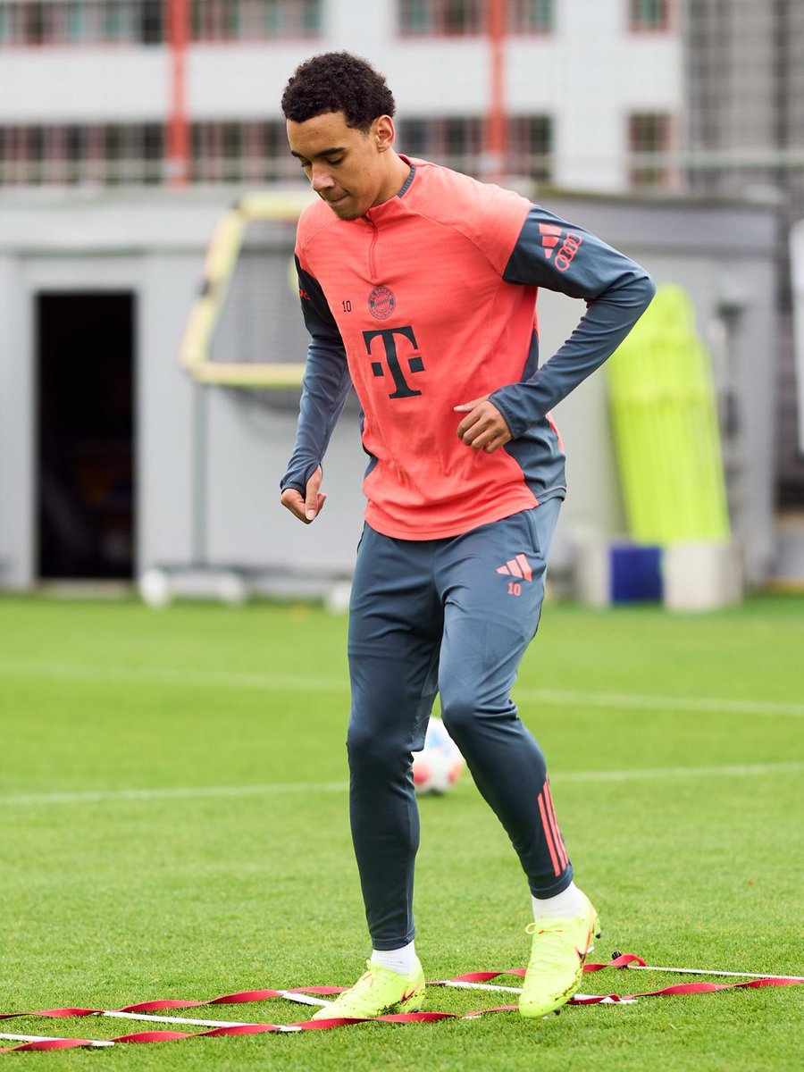🚨Jamal Musial back on the pitch actively training. 

Great news for Bayern🎯