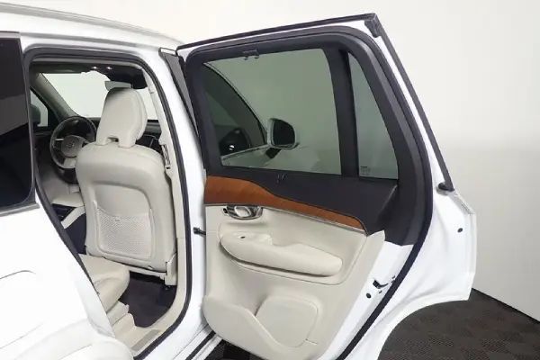 Cracked or shattered back side window? Don’t ignore it.
We’ll replace it fast so you can get back on the road safely (and avoid that weird whistling noise).

💨 Same-day service available—call 626-815-8616 or visit allclassautoglassca.com
.