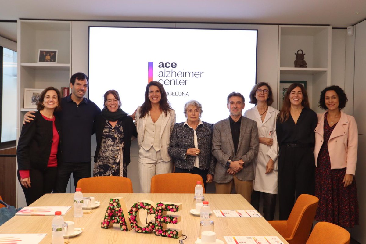 MerceBoadaR's tweet image. Esta semana hemos recibido al equipo de @roche_es en nuestro centro.
Un encuentro para compartir conocimiento y reflexionar sobre los avances en la investigación del #Alzheimer.

La ciencia avanza cuando se comparte, cuando se escucha y cuando se hace con humanidad.
