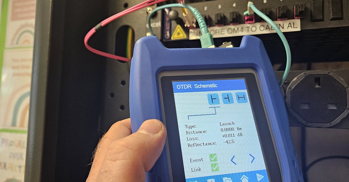 AcmaticNetworks's tweet image. ✅ All 16 fibre cores tested and verified for top performance. A detailed report shared with the client, ensuring compliance and excellence. Final post tomorrow: Discover how we revived the school's network! #NetworkTesting #FibreVerification