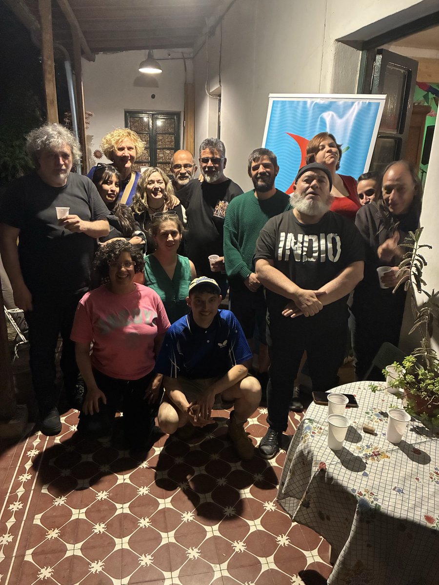 Y si de cierres se trata… 💫

Nos faltaba compartir el primer cierre de la etapa Mendoza en la querida Casa de Arte La Margarita, espacio de Sergio Aballay 🎶

Poesía junto a Guillermo Acuña 🇨🇷, Grug Muse , Orlando Gallo 🇨🇴, Marinés Scelta 🇦🇷 y Martha Mega 🇲🇽.

#Vapoesia2025