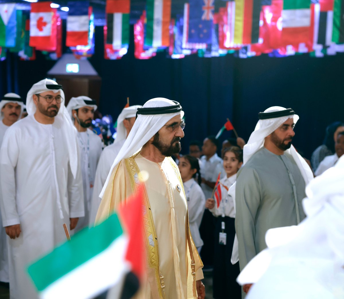 سيف بن زايد يُكرم مدرسة عاتكة بنت زيد - الحلقة الأولى من الإمارات، ومدرسة طرابلس الحدادين من لبنان بعد نيلهما مناصفة لقب "المدرسة المتميزة" ضمن تحدي القراءة العربي 2025.