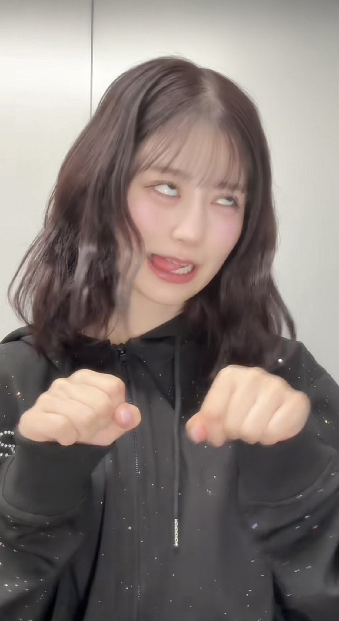 笑顔 56designのこのトップス、肌触りめっちゃいい〜🥺 カラバリも