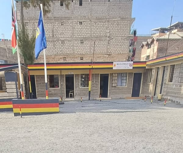 NyakundiReport's tweet image. Good afternoon Nyakundi. Mlolongo Police Station officers usually arrest people in Mlolongo after 11 pm. They take the victims to the cell and thereafter collect KSh 1,000 from them, either in cash or by telling someone to withdraw using this agent no. 436819 – Bikina Agencies…
