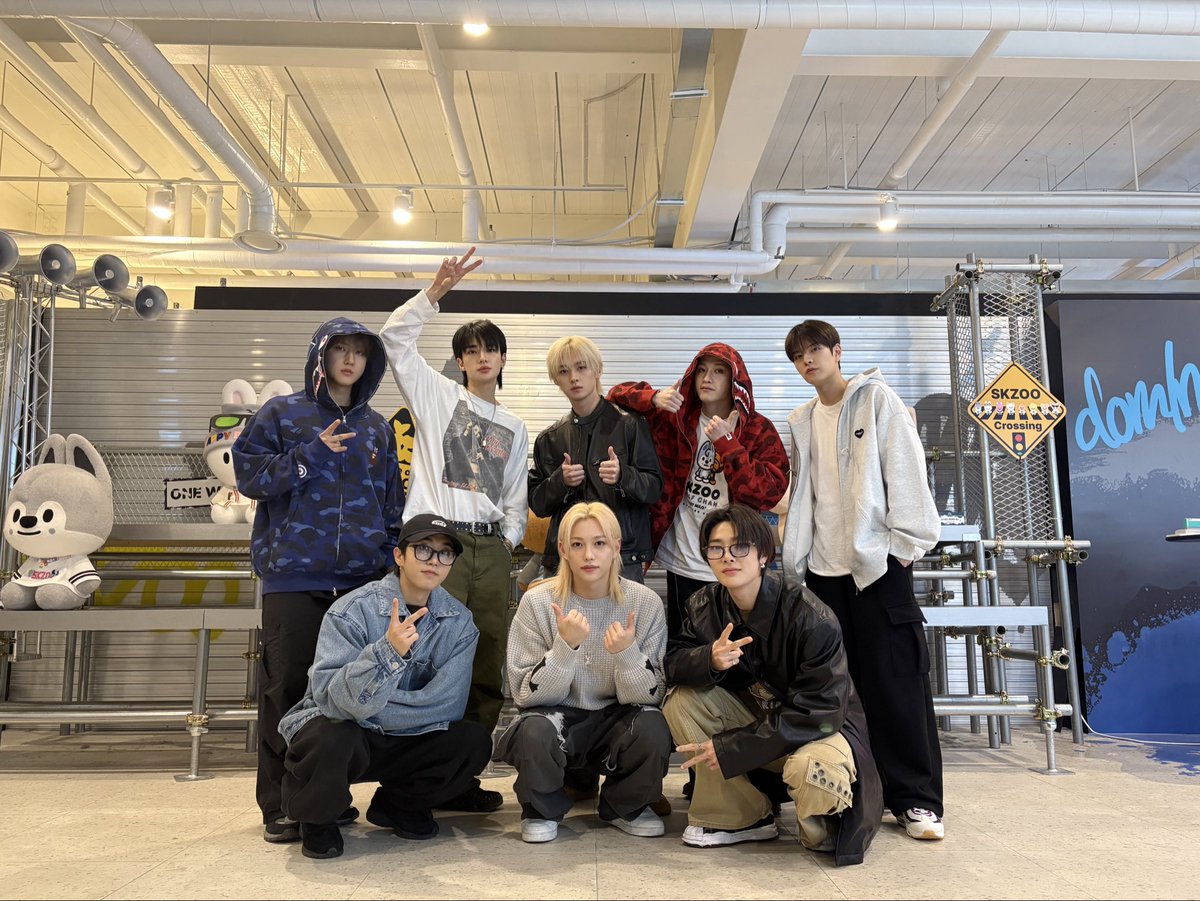 [스키지기]

SKZ in &lt;dominATE : celebrATE&gt; POP-UP STORE 💛
스키즈가 팝업 스토어 여기저기에 남긴 사랑스러운 흔적들, 놓치지 말고 꼭 찾아주세요! 💚

📅 - 25.10.26 SUN (KST)
🌐 마포인트나루 3F, 4F (마포나루길 442)

#StrayKids #스트레이키즈
#dominATE
#dominATE_celebrATE