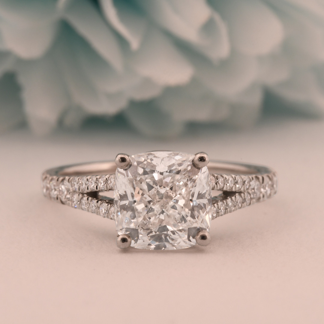 LorelDiamonds's tweet image. Can you name this diamond shape? 👀
A. Asscher
B. Princess
C. Radiant
#DiamondQuiz #LorelDiamonds #EngagementRing