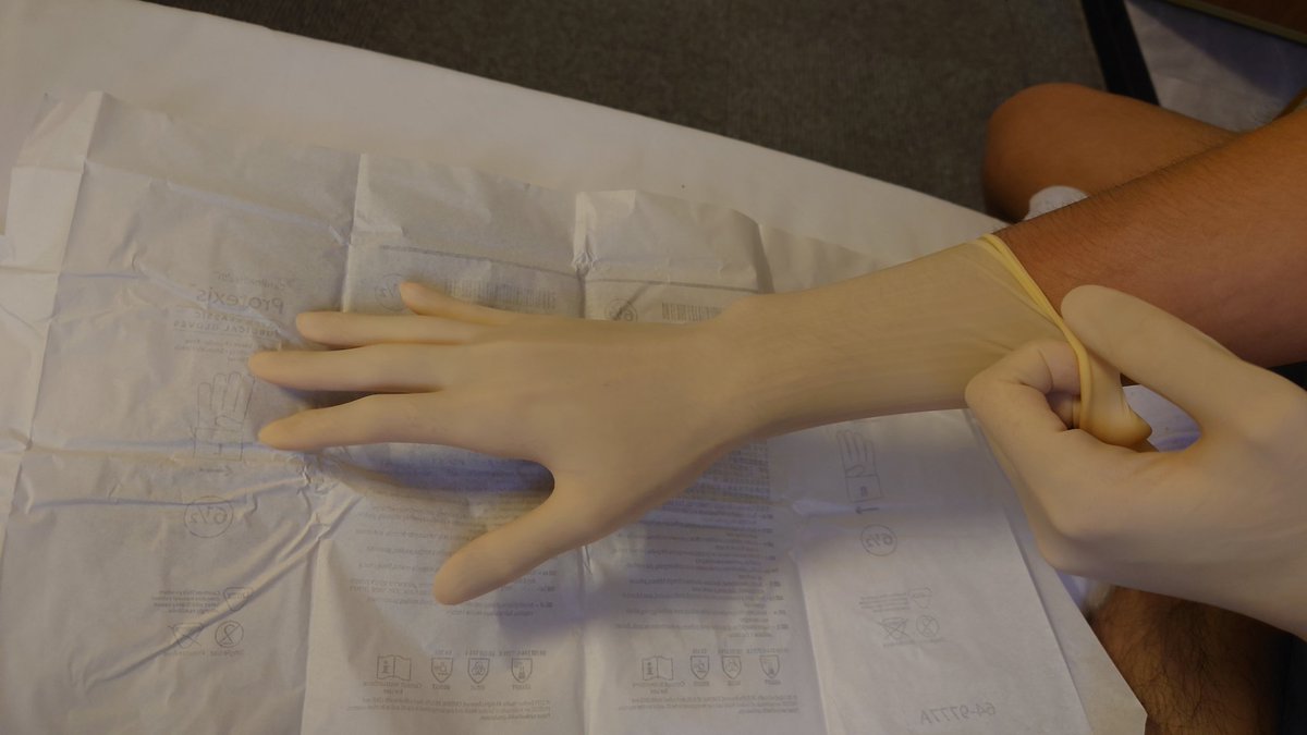 明天下班就要北上了！
大家遊行見~~然後晚上壞壞不用睡！
27離開台北
有緣一起穿白襪玩手套