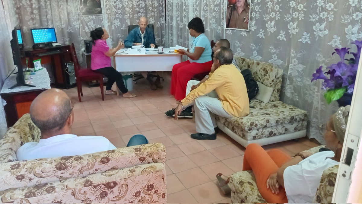 CEPStgo_Cuba's tweet image. #CENCuba |El Consejo Electoral Municipal de Santiago de Cuba 🇨🇺 recibe la visita de Juan Carlos García, Vocal de @Elecciones_Cuba, se evalúa el desarrollo de los procesos para cubrir plazas vacantes de delegados del #PoderPopular
#JuntosPorLaDemocracia