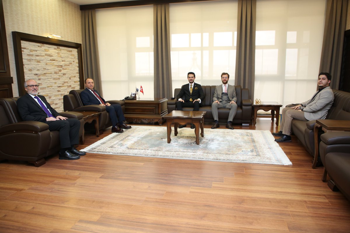kocatepeuniv's tweet photo. Genç Müstakil Sanayici ve İşadamları Derneği (MÜSİAD) Afyonkarahisar Şube Başkanı Nebi Erkol, Rektörümüz Prof. Dr. Mehmet Karakaş’a nezaket ziyaretinde bulundu. Rektör Yardımcımız Prof. Dr. Murat Peker, Genç MÜSİAD Yönetim Kurulu Üyeleri Erdem Özerdem ve İ. Enes Kamburoğlu’nun da yer aldığı ziyarette; ortak yürütülecek iş birlikleri istişare edildi.

@Karakas1969
#AfyonKocatepeÜniversitesi
