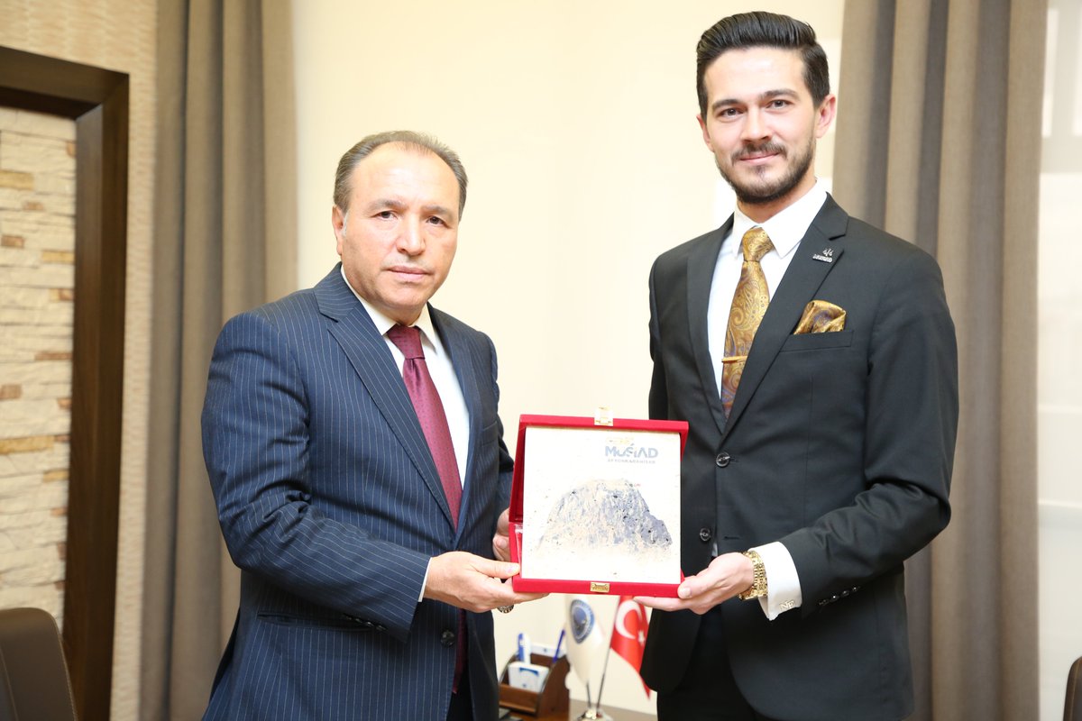 kocatepeuniv's tweet photo. Genç Müstakil Sanayici ve İşadamları Derneği (MÜSİAD) Afyonkarahisar Şube Başkanı Nebi Erkol, Rektörümüz Prof. Dr. Mehmet Karakaş’a nezaket ziyaretinde bulundu. Rektör Yardımcımız Prof. Dr. Murat Peker, Genç MÜSİAD Yönetim Kurulu Üyeleri Erdem Özerdem ve İ. Enes Kamburoğlu’nun da yer aldığı ziyarette; ortak yürütülecek iş birlikleri istişare edildi.

@Karakas1969
#AfyonKocatepeÜniversitesi