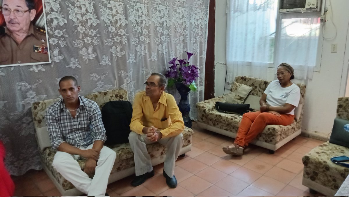CEPStgo_Cuba's tweet image. #CENCuba |El Consejo Electoral Municipal de Santiago de Cuba 🇨🇺 recibe la visita de Juan Carlos García, Vocal de @Elecciones_Cuba, se evalúa el desarrollo de los procesos para cubrir plazas vacantes de delegados del #PoderPopular
#JuntosPorLaDemocracia