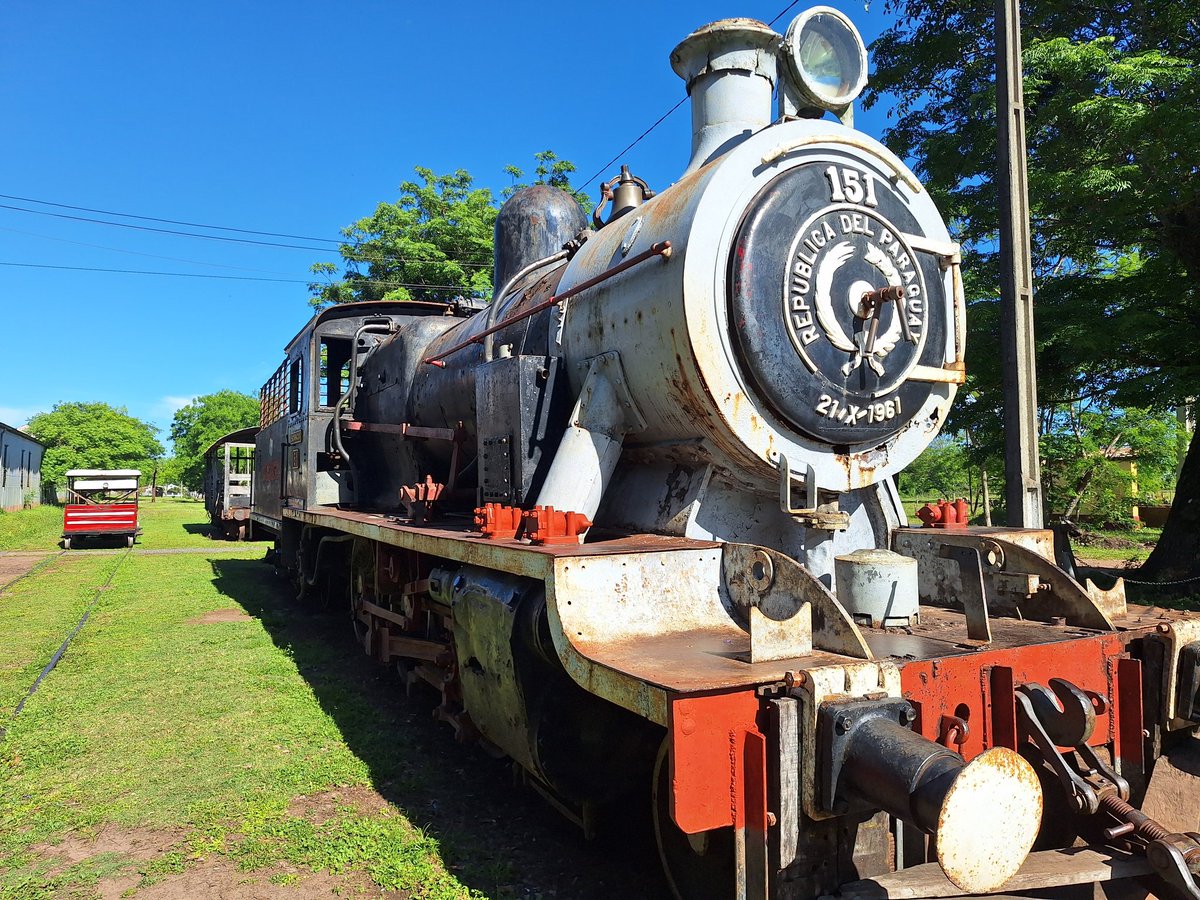 No trains have run in Paraguay for over 20 years.
But old steam engines are to be found preserved where they finished their final journeys
#Paraguay