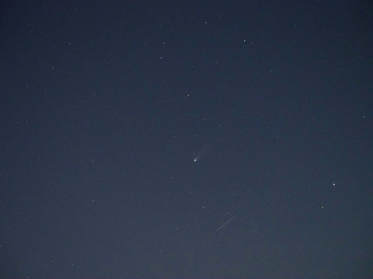 tori_sensei's tweet image. #レモン彗星
#C2025A6Lemmon
#山中湖

2025.10.23

　ここのところ曇りか雨ばかりで撮影できていませんでした。
　19日に晴れたのですがその時には広角レンズでとったところ光点しか写らず彗星と同定できませんでした。

　今日、もう一回晴れるチャンスが来て、海老名で晴れ間を待つか、