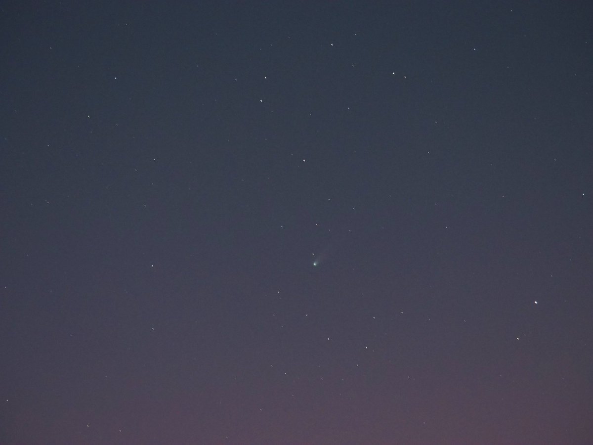 tori_sensei's tweet image. #レモン彗星
#C2025A6Lemmon
#山中湖

2025.10.23

　ここのところ曇りか雨ばかりで撮影できていませんでした。
　19日に晴れたのですがその時には広角レンズでとったところ光点しか写らず彗星と同定できませんでした。

　今日、もう一回晴れるチャンスが来て、海老名で晴れ間を待つか、