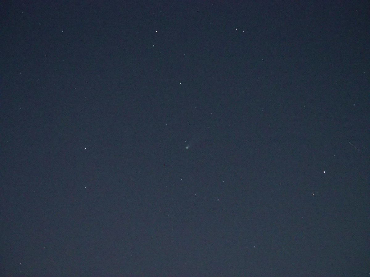 tori_sensei's tweet image. #レモン彗星
#C2025A6Lemmon
#山中湖

2025.10.23

　ここのところ曇りか雨ばかりで撮影できていませんでした。
　19日に晴れたのですがその時には広角レンズでとったところ光点しか写らず彗星と同定できませんでした。

　今日、もう一回晴れるチャンスが来て、海老名で晴れ間を待つか、