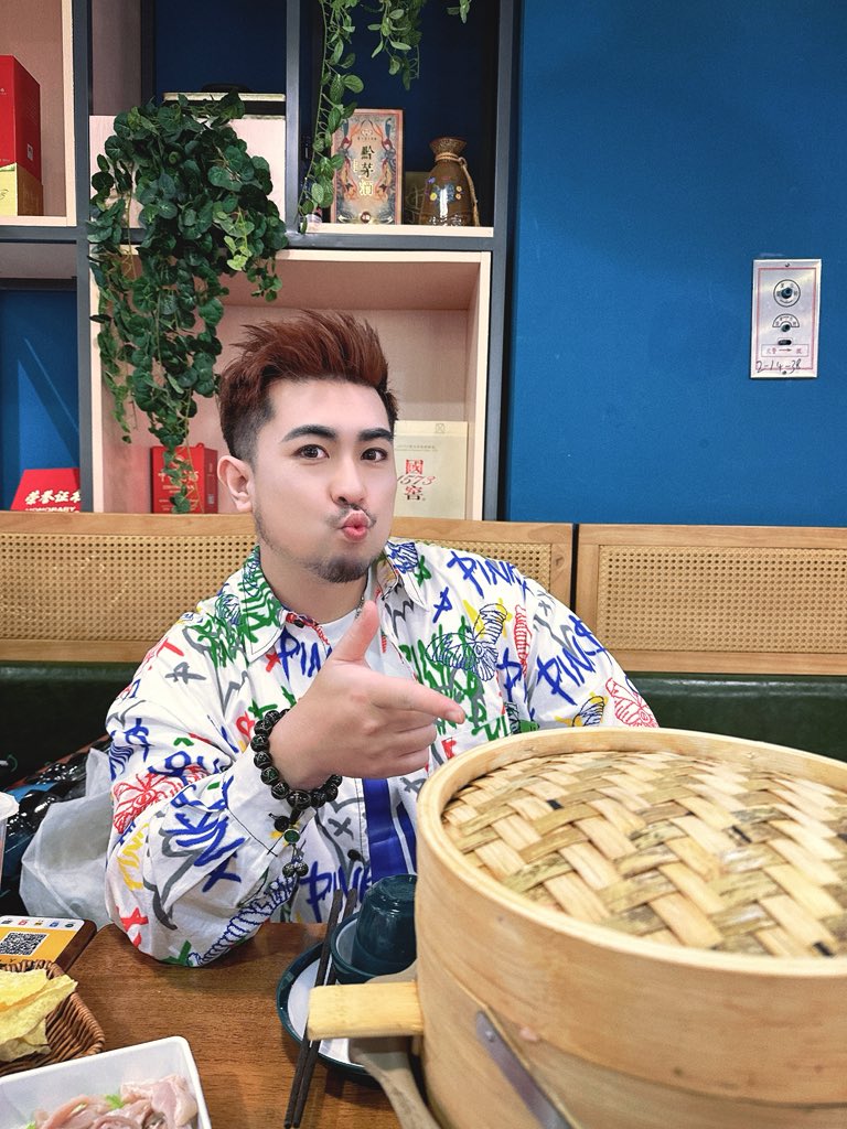 ProPandas_Cass's tweet image. Watching our NEW MUSIC VIDEO 🪓in the cinema is really a fantastic and wonderful experience.😊 I’m so happy to see our keepers for a loooooong time😜