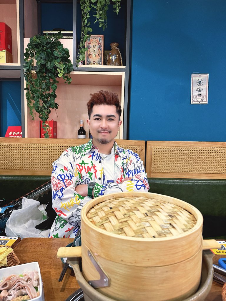 ProPandas_Cass's tweet image. Watching our NEW MUSIC VIDEO 🪓in the cinema is really a fantastic and wonderful experience.😊 I’m so happy to see our keepers for a loooooong time😜