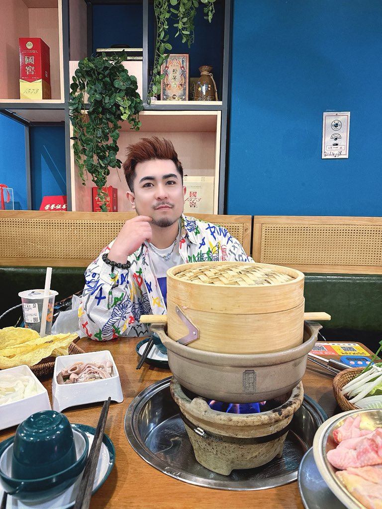 ProPandas_Cass's tweet image. Watching our NEW MUSIC VIDEO 🪓in the cinema is really a fantastic and wonderful experience.😊 I’m so happy to see our keepers for a loooooong time😜