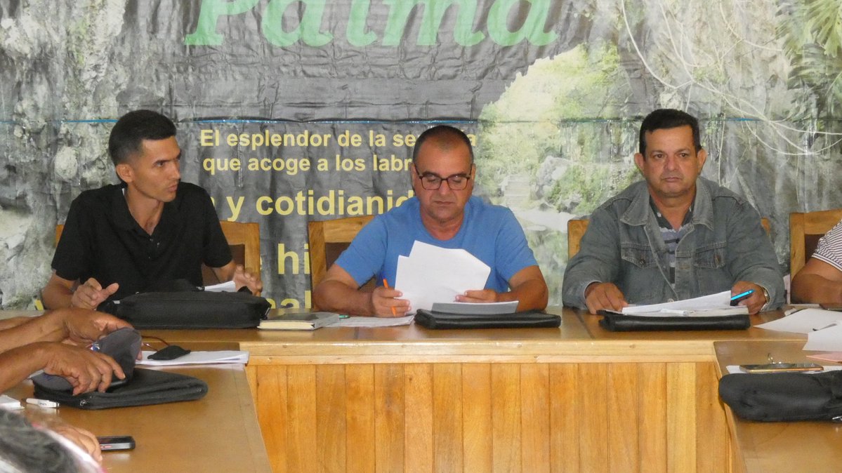 PalmaCtc's tweet image. Con la presencia de Nelson Rabelo López secretario del PCC en #LaPalma y Pablo Yuriandi Torres Leal presidente de la asamblea municipal del poder popular en el territorio se realiza el consejo de la administración donde se invitó a las MYPIMES de territorio.
#PoderPopular