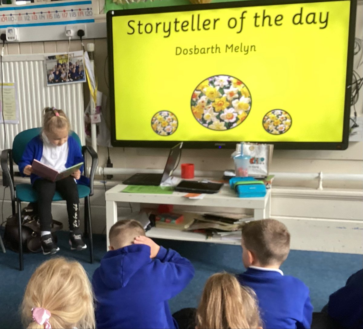 PlasnewyddPS's tweet image. Another storyteller of the day volunteer @Dosbarth__Melyn @CSC_PLSupport @WG_Education @voice21oracy  #story #audience #expression #independent