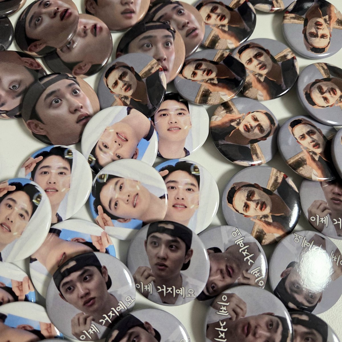 ʚ♡ɞ도경수 앙콘 캔뱃지 나눔ʚ♡ɞ

귀여워서 만들었는데 ㅈㅉ 째깐함
데려가실 분이 계실까요..? (눈치)

ಎ 뱃지+간식 넣어서 나눔예정
ಎ 12월 6/7 양일 각 20개씩
ಎ RT+티켓
ಎ 시간.장소 당일 타래로