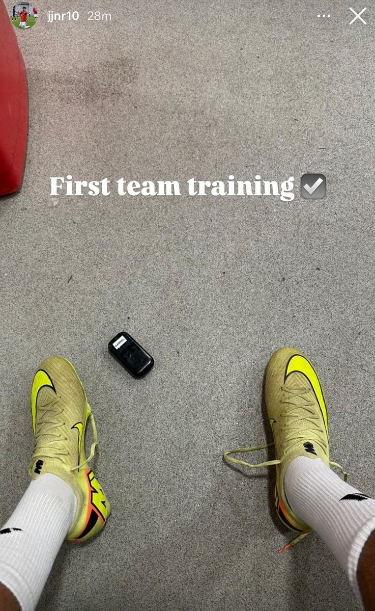 UtdDistrict's tweet image. 🚨 | OFFICIAL:

15-year-old JJ Gabriel was in #mufc 𝐟𝐢𝐫𝐬𝐭-𝐭𝐞𝐚𝐦 𝐭𝐫𝐚𝐢𝐧𝐢𝐧𝐠 today ✨