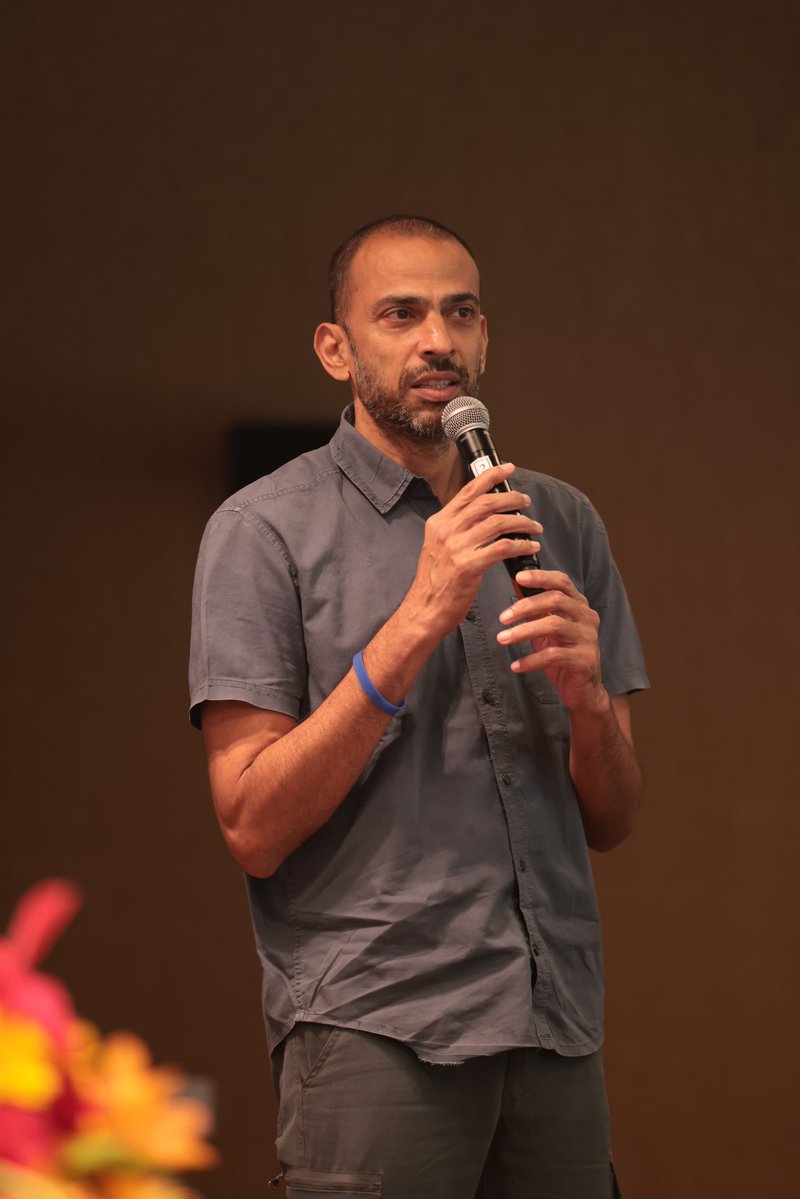 आज जब श्री कृष्णा अल्लावरु जी भारतीय युवा कांग्रेस के प्रभारी के रूप में अपना लंबा कार्यकाल पूरा कर रहे हैं,

हम पूरे युवा कांग्रेस परिवार की ओर से उनका हार्दिक आभार व्यक्त करते हैं।

उनके नेतृत्व में विगत वर्षों में संगठन ने नया नेतृत्व, मज़बूती, अनुशासन और नई दिशा पाई।

देशभर
