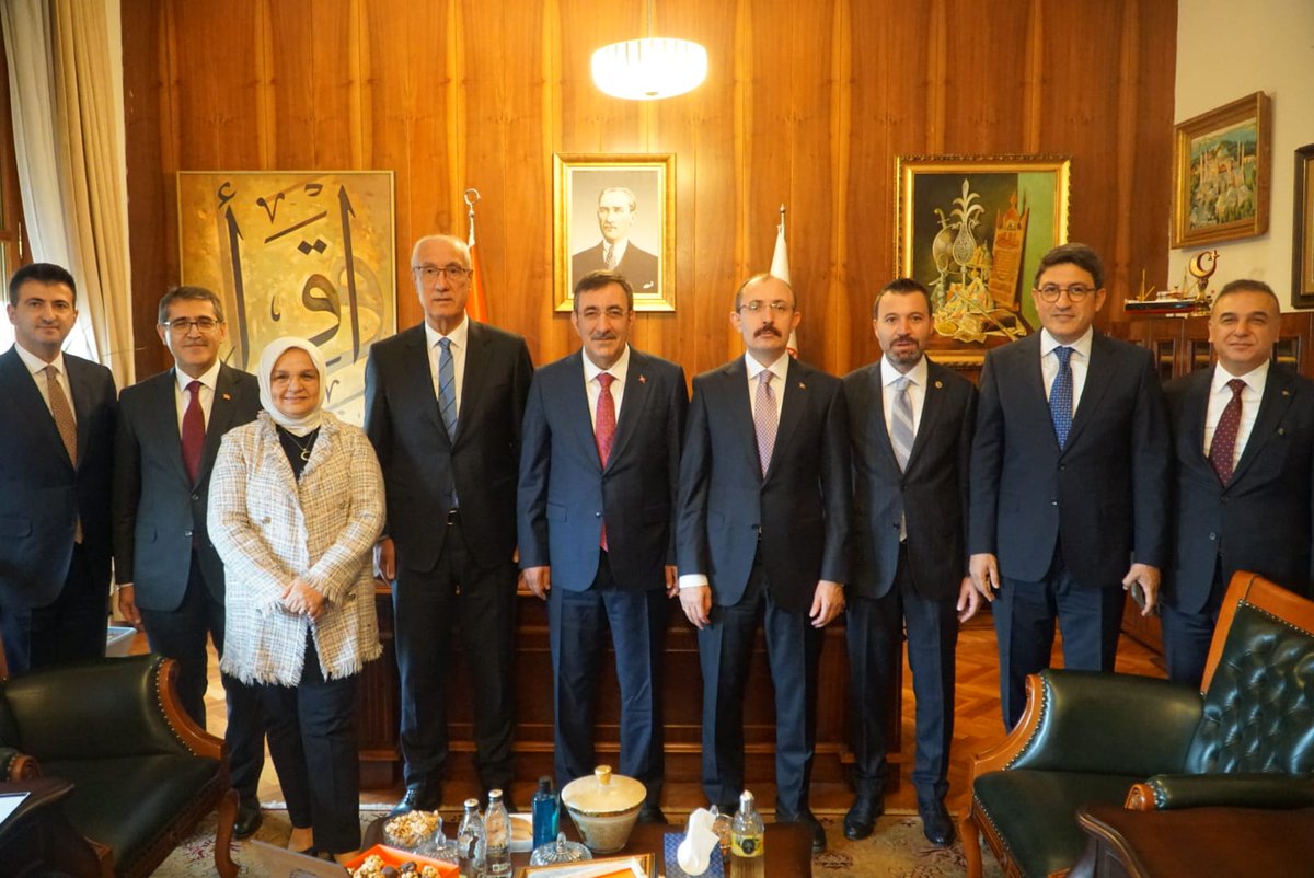 📍TBMM

2026 Yılı Merkezi Yönetim Kanunu Bütçe Teklifi’ne ilişkin sunumunu Plan ve Bütçe Komisyonu’nda gerçekleştirecek olan Cumhurbaşkanı Yardımcımız Sayın Cevdet Yılmaz ile Gazi Meclisimizde bir araya geldik.

2026 Yılı Merkezi Yönetim Kanunu Bütçe Teklifi görüşmelerinin