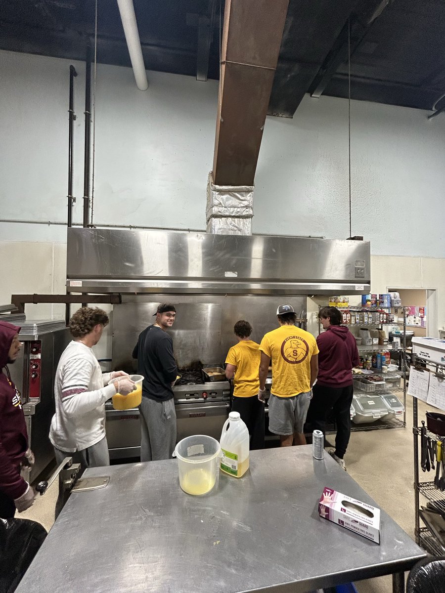 SeaGullFootball's tweet image. HALO!!!
Excited to announce we served 56 people today!

#GoGulls | #Community