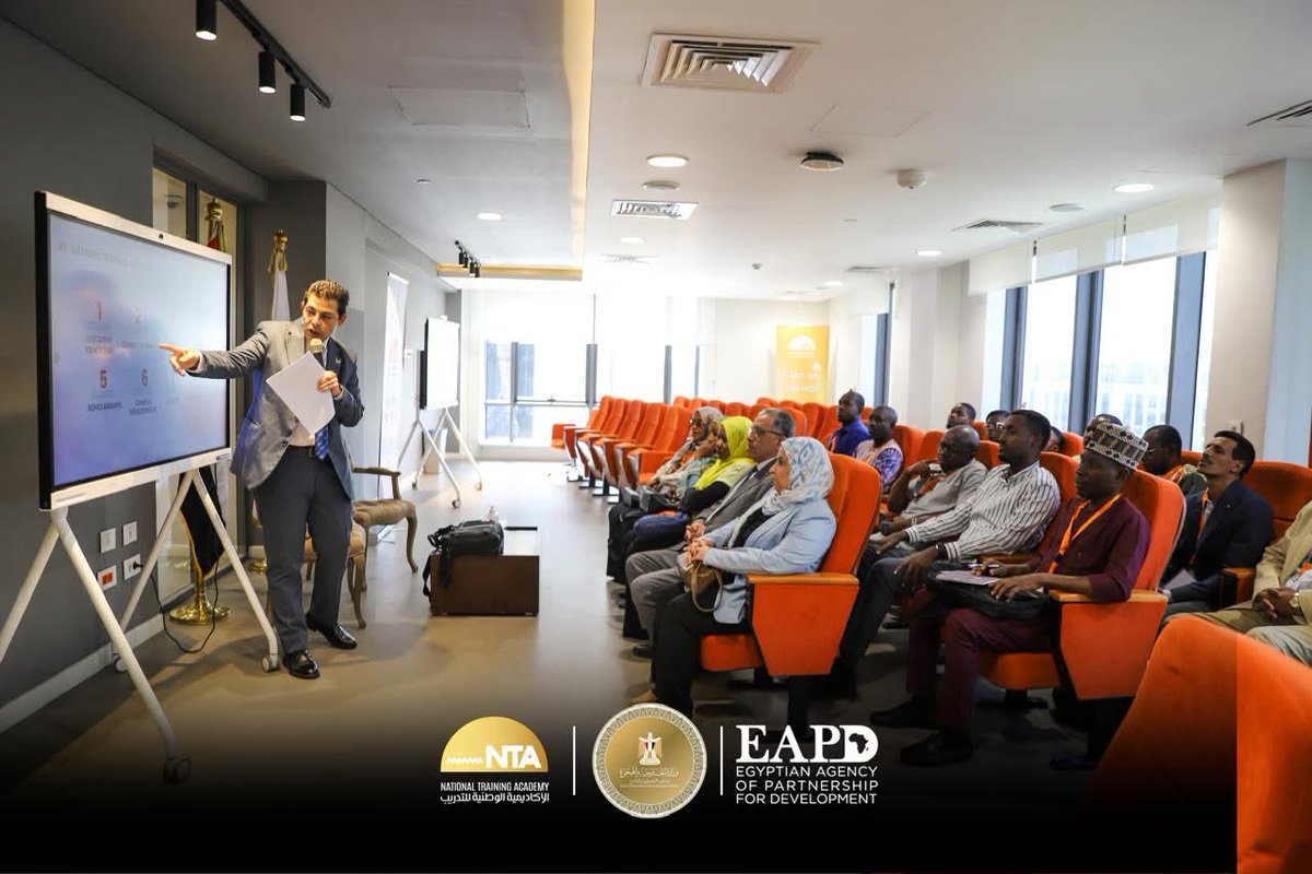 الوكالة المصرية للشراكة من أجل التنمية والأكاديمية الوطنية للتدريب يواصلان تعزيز جاهزية الكوادر الأفريقية.

facebook.com/share/p/1DVqe3…