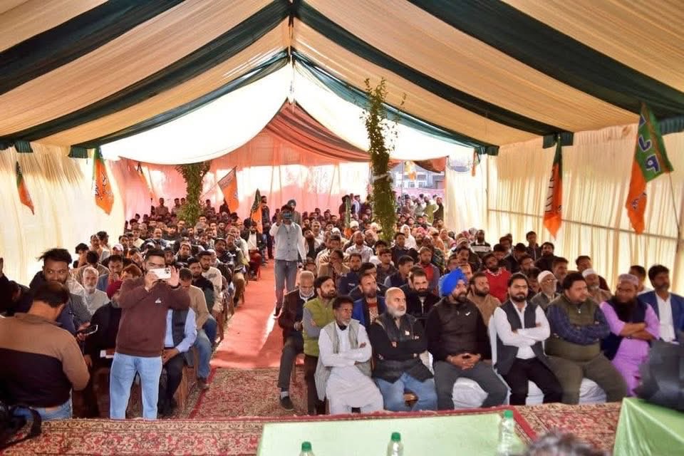 iamsatsharmaca's tweet image. आज भाजपा राष्ट्रीय महामंत्री एवं जम्मू कश्मीर प्रभारी श्री @tarunchughbjp जी की उपस्थिति में बड़गाम विधानसभा उपचुनाव में भाजपा प्रत्याशी श्री आगा मोहसिन जी के समर्थन में आयोजित जनसभा को संबोधित किया।