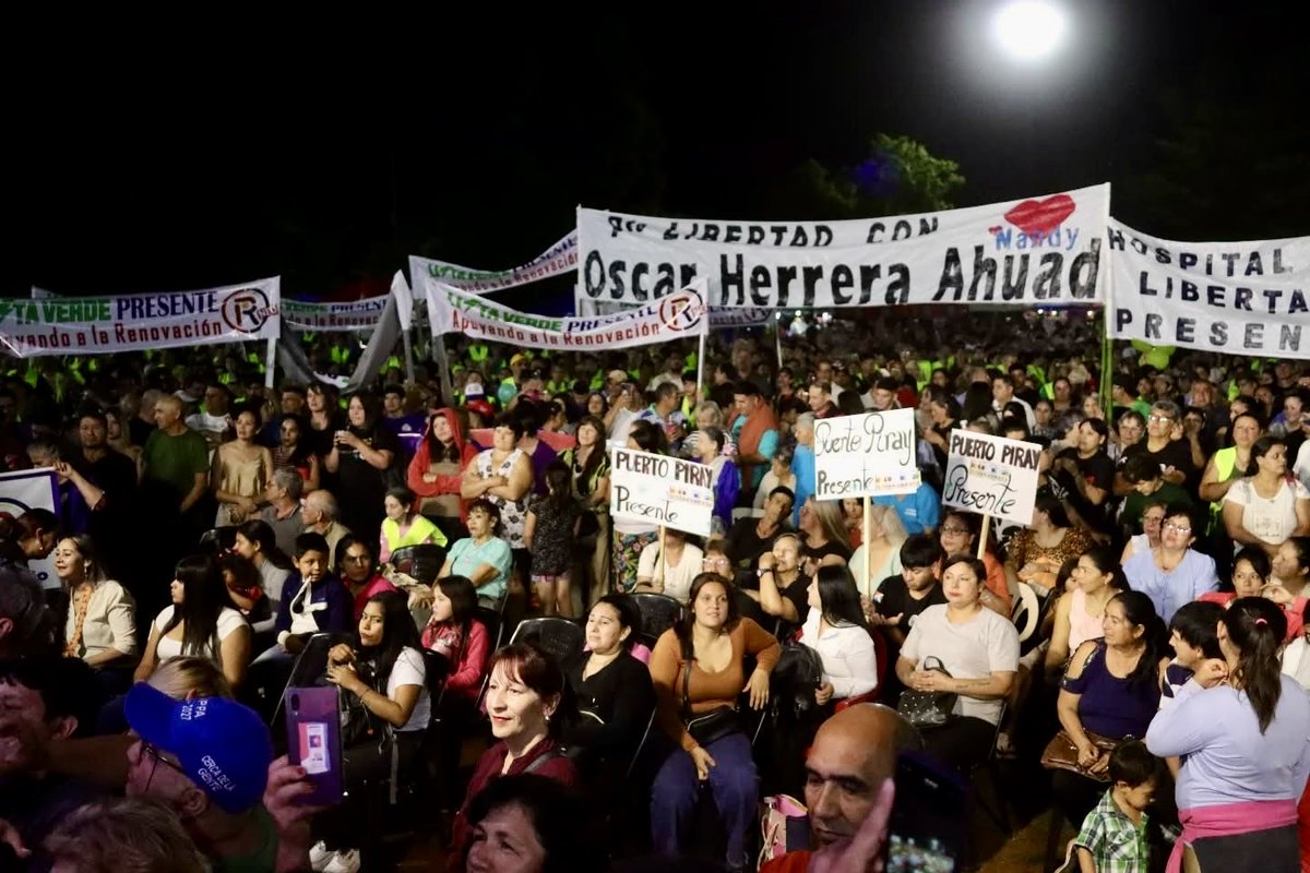 herrerayflia's tweet image. Gracias, Eldorado💙
Qué emoción cerrar esta etapa rodeado de tanto afecto, compromiso y esperanza.
Gracias a cada militante, a cada intendente, a cada familia que sigue creyendo en este modelo misionerista que siempre estuvo, y estará,del lado de la gente.
Gracias de verdad,…