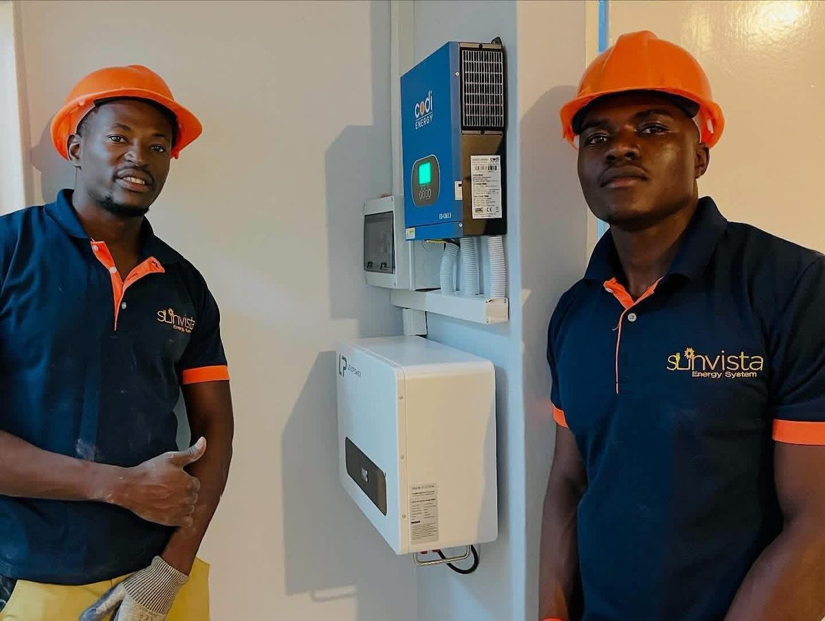 Have you ever wondered what the four main factors affecting the efficiency of an off-grid inverter are? 👀

1️⃣Operating Environment – High temperatures, poor ventilation, dust, and humidity can cause efficiency loss. Adequate cooling and proper installation are crucial.