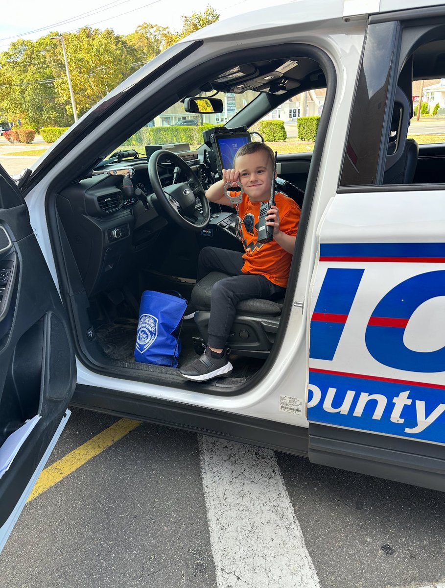 SCPD5thPrecinct's tweet image. Over 150 kiddos came out to see the SCPD and FD at First Responder Day held by Lowes, East Patchogue. Thank you to all that came out! 💙