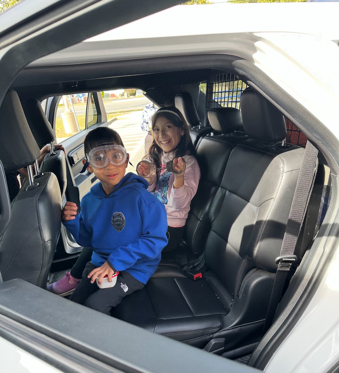 SCPD5thPrecinct's tweet image. Over 150 kiddos came out to see the SCPD and FD at First Responder Day held by Lowes, East Patchogue. Thank you to all that came out! 💙