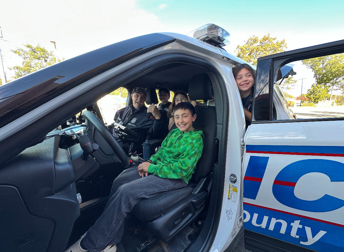 SCPD5thPrecinct's tweet image. Over 150 kiddos came out to see the SCPD and FD at First Responder Day held by Lowes, East Patchogue. Thank you to all that came out! 💙