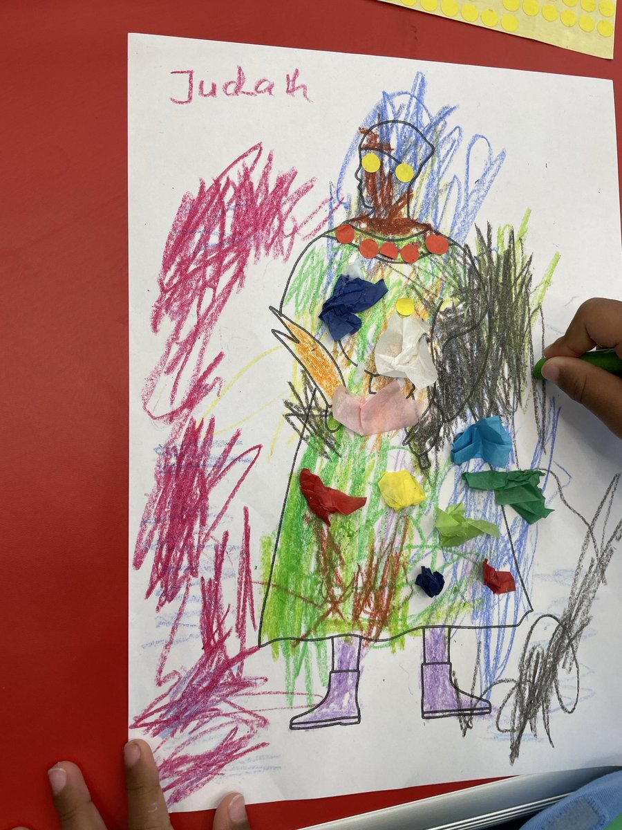 GreenwichLibs's tweet image. We enjoyed #MessyMorning at #PlumsteadLibrary! We had fun with colours + added to a drawing based on one of the figures included in ‘Naming the Money’ an installation by artist Lubaina Hamid seen in our #BlackHistoryMonth display. Join the fun on Thursdays from 10.30-11.30am! 📚