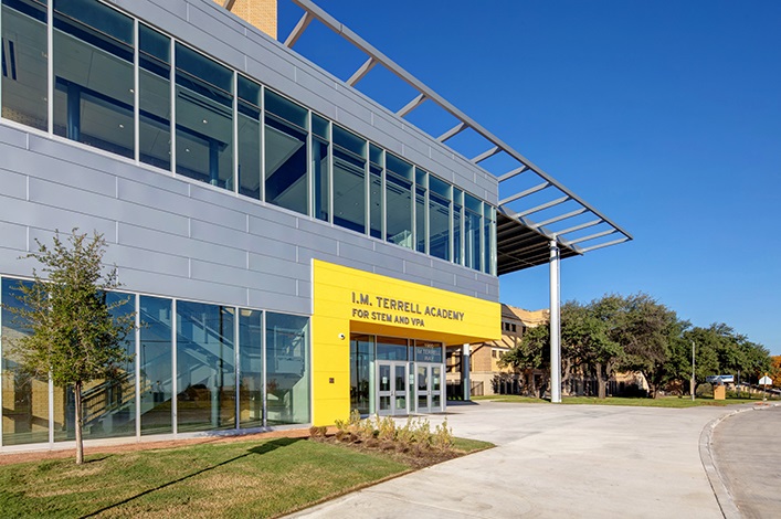 SourceBLDG's tweet image. Today's Thursday Throwback revisits the I.M. Terrell Visual and Performing Arts Center. Located in Fort Worth, TX., this renovation and new construction project is now a state-of-the-art facility for all students who have interest in the arts and STEM.
#SBG #TBT #FWISD #Corgan