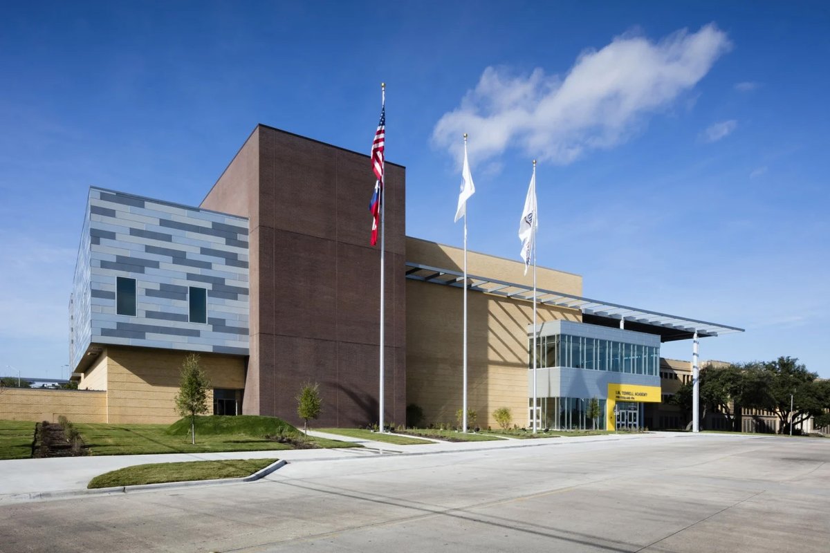 SourceBLDG's tweet image. Today's Thursday Throwback revisits the I.M. Terrell Visual and Performing Arts Center. Located in Fort Worth, TX., this renovation and new construction project is now a state-of-the-art facility for all students who have interest in the arts and STEM.
#SBG #TBT #FWISD #Corgan