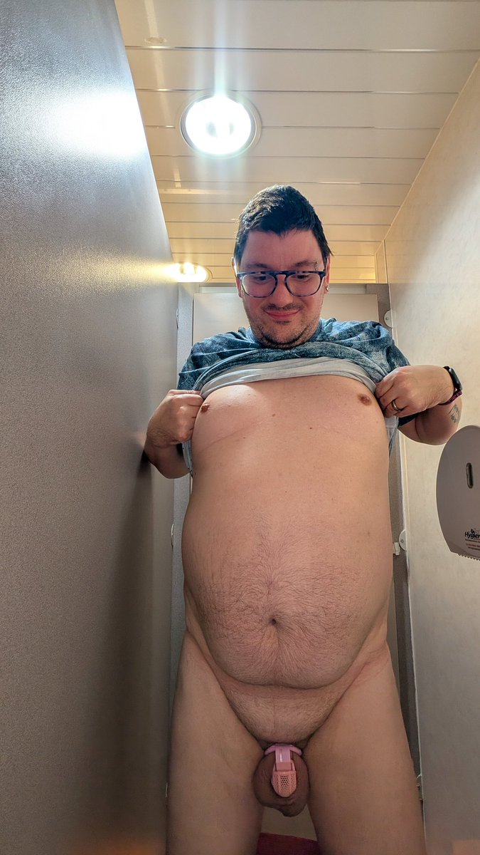 Bingo toilet cage check in #teamlocked #teamchastity #bigballs #gaychastity #teamcut #exposed