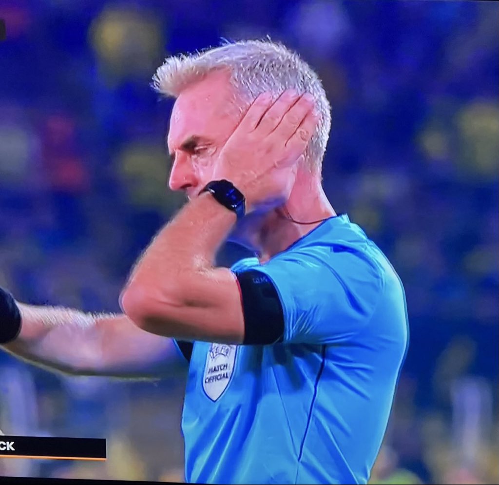 Nerdeyse maçın selasını okuyordu ..ç
 #FBvSTU