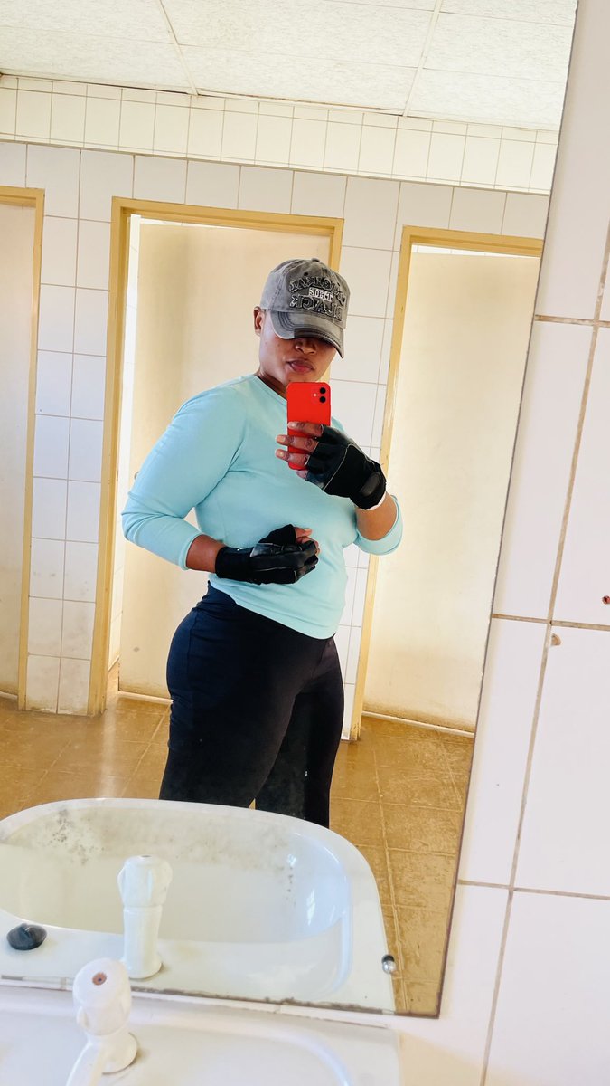 Upper body is coming out nicely 🥹🥱🏋️💪🏽🏋️‍♀️