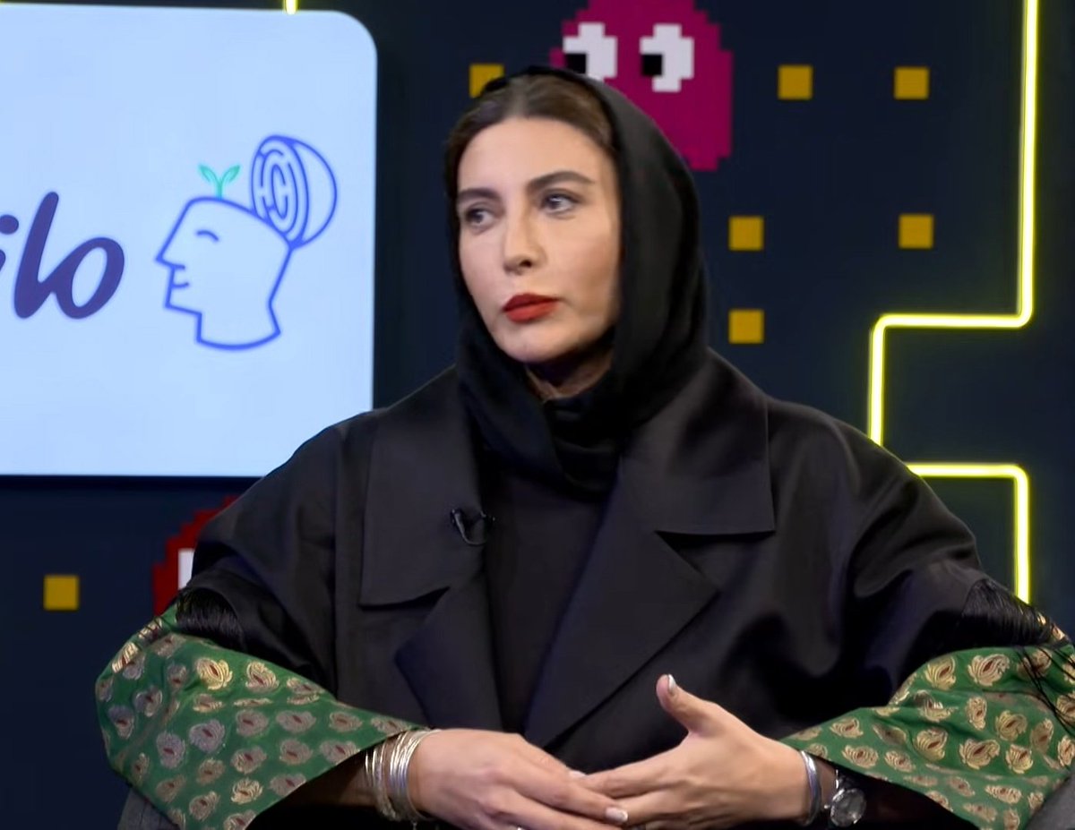 TheGirlYouLeftB's tweet image. چقدر فریبا نادری رو مخ و عقده ای بود.