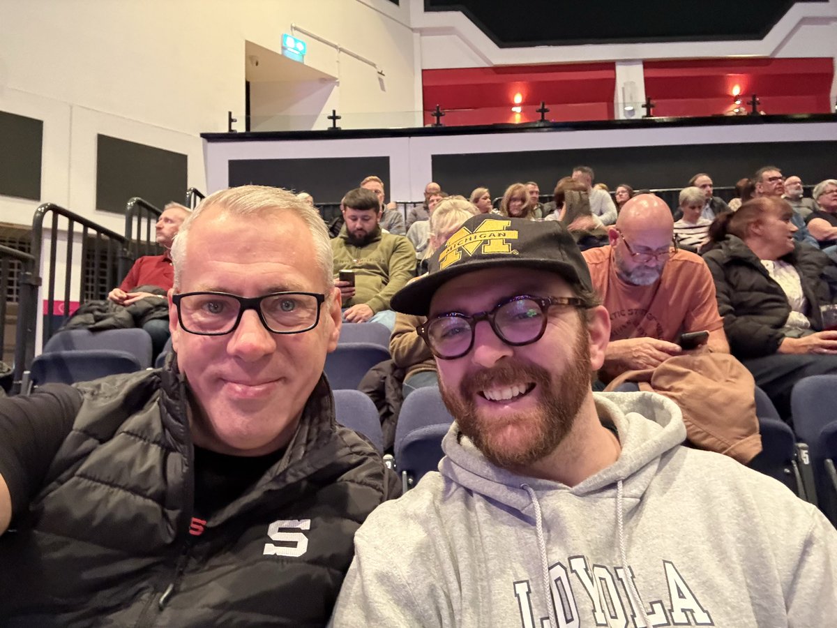 Travelled a 1000 miles to see you <a href="/JohnBishop100/">John Bishop</a> All the best kiddo! 

#johnbishop25 #praguetocardiff